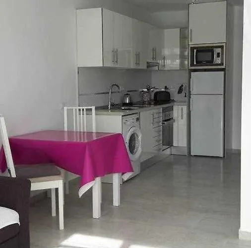 Gracioseros Sol Y Piscina Puerto del Carmen (Lanzarote)